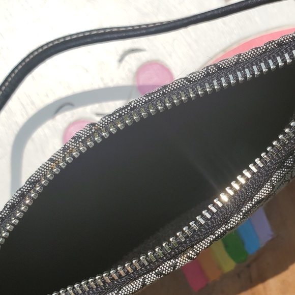 ♻️DONATED ♻️ Coach Wristlet - Picture 7 of 9